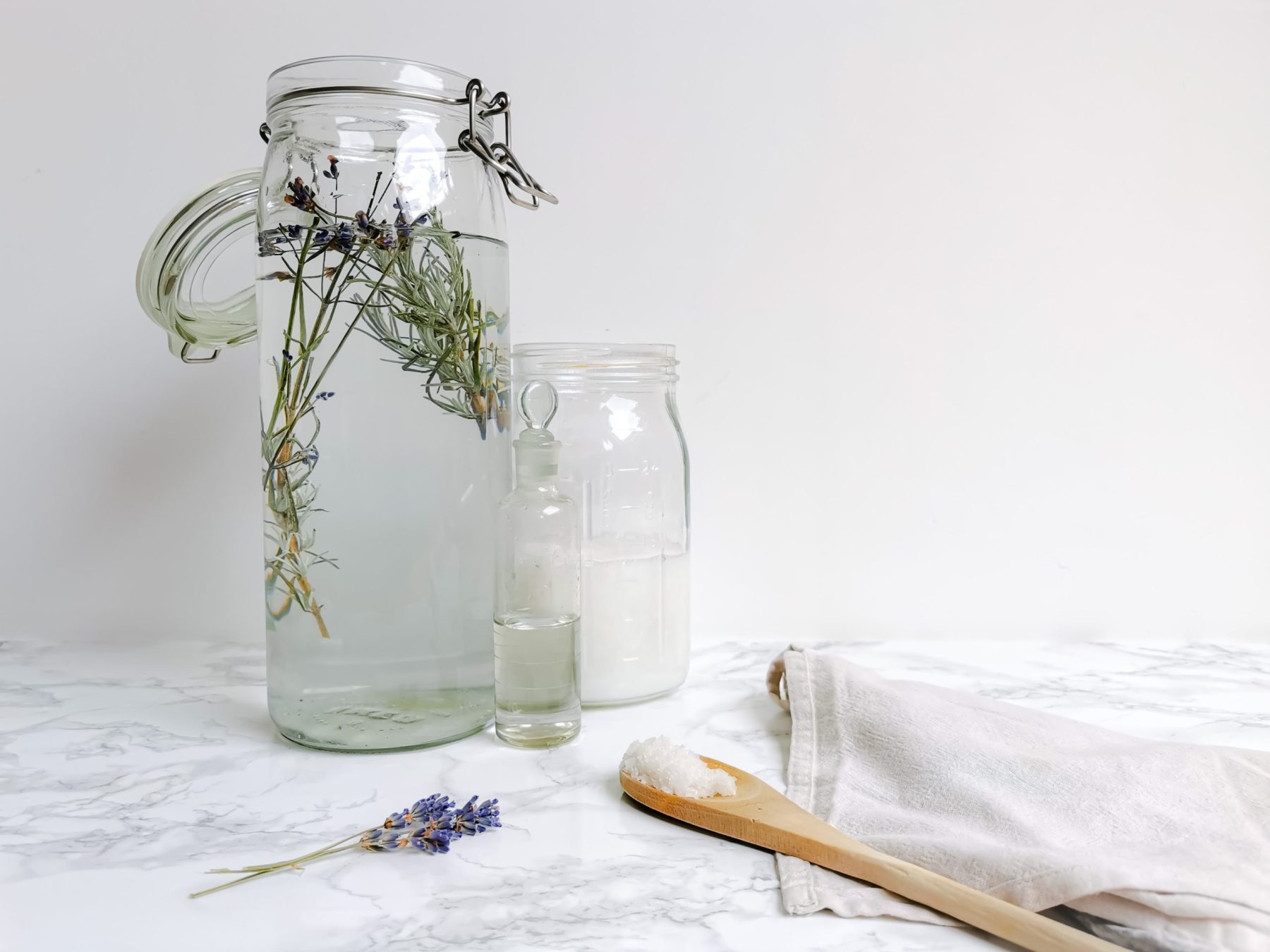 DIY-Weichspüler mit frischem Lavendel